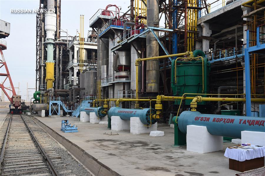 В Таджикистане началась вторая фаза реконструкции завода "Азот"