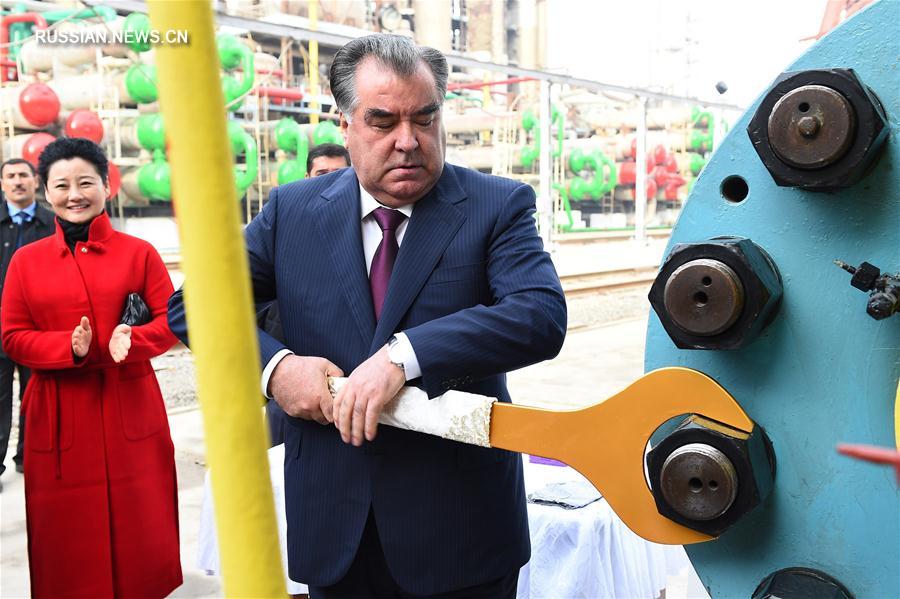 В Таджикистане началась вторая фаза реконструкции завода "Азот"