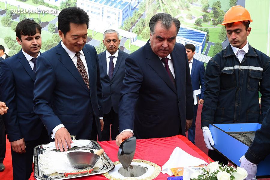 В Таджикистане началась вторая фаза реконструкции завода "Азот"