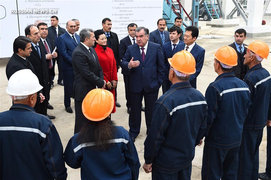 В Таджикистане началась вторая фаза реконструкции завода "Азот"