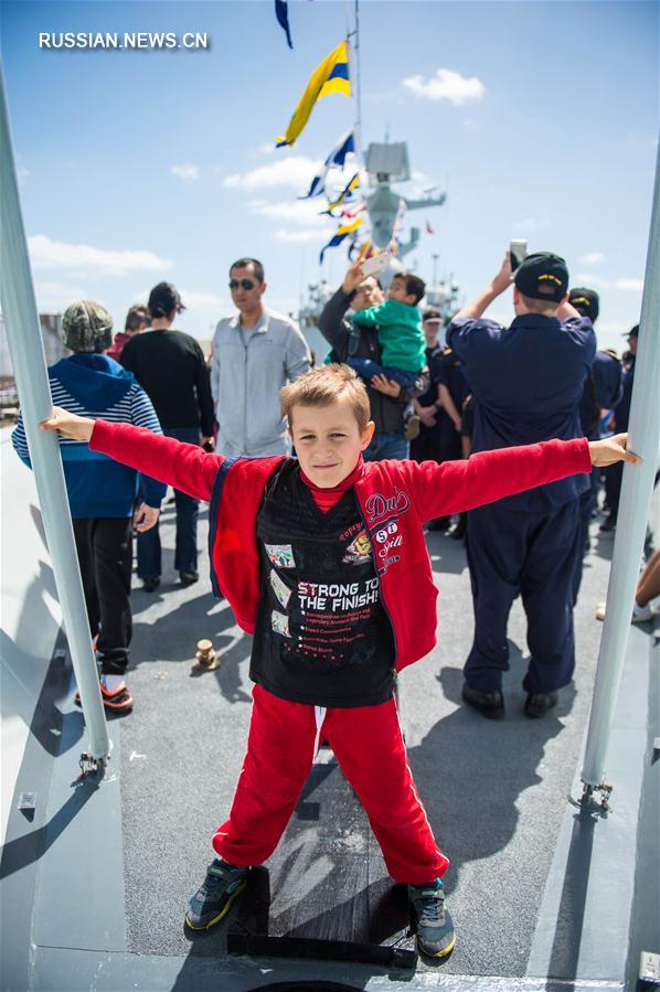 День открытых дверей на корабле китайских ВМС "Яньчэн" в Новой Зеландии