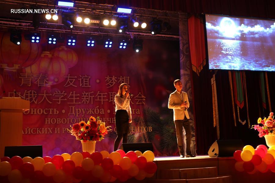 Китайские и российские студенты отметили приближение Нового года в Хабаровске