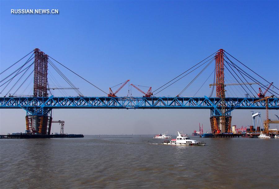 На востоке Китая завершено смыкание самого длинного в мире комбинированного арочного моста