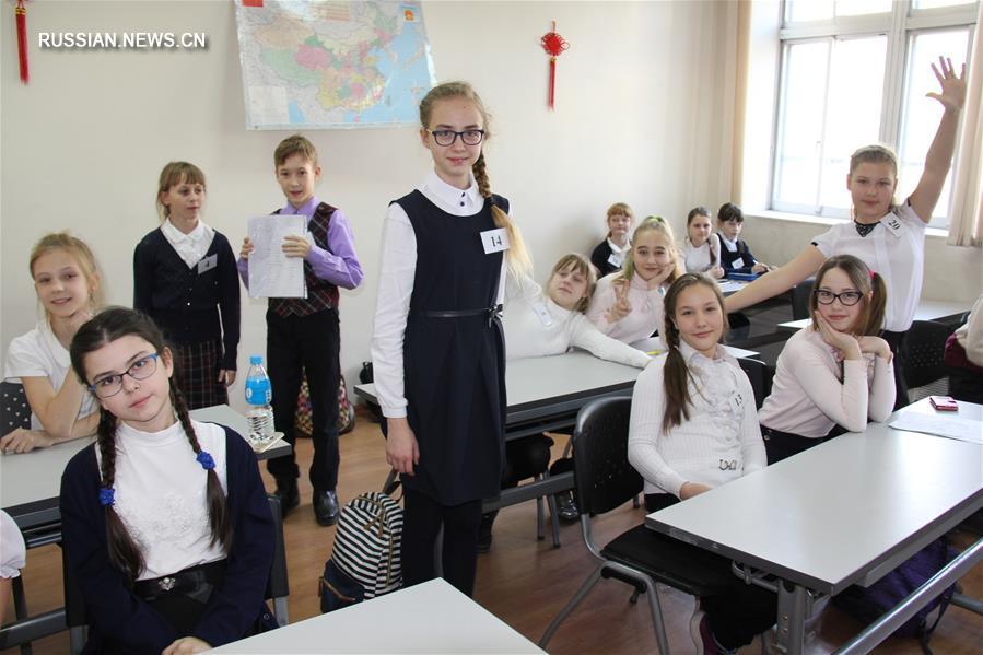 Во Владивостоке прошел финал первого тотального диктанта по китайскому языку для школьников