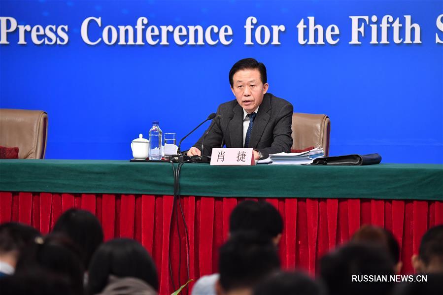 В Пекине прошла пресс-конференция с участием министра финансов КНР