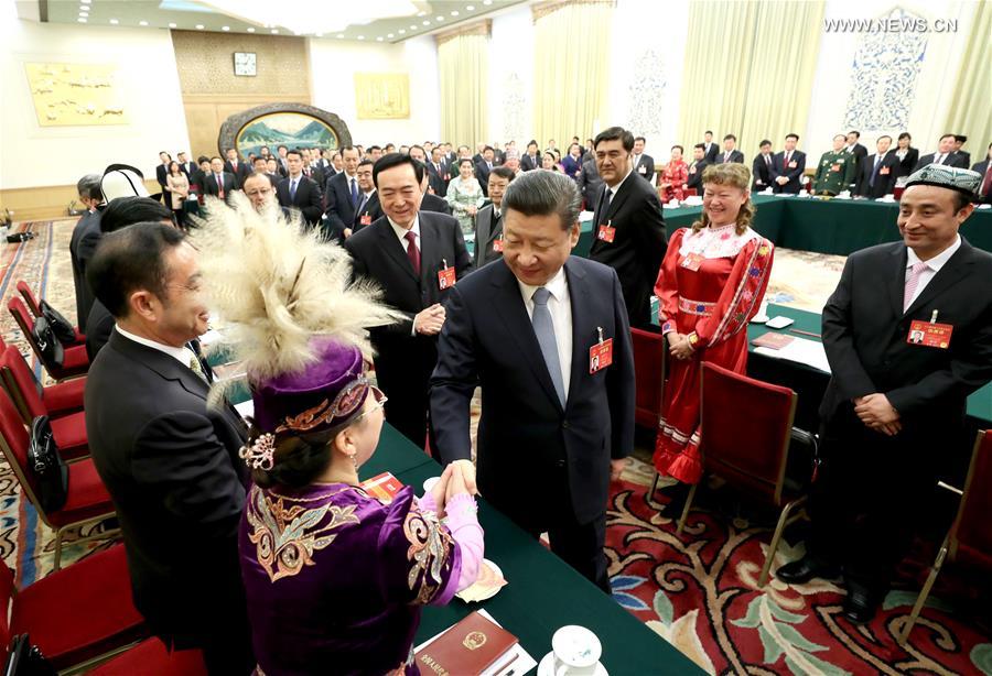 Си Цзиньпин принял участие в панельной дискуссии с депутатами от Синьцзяна