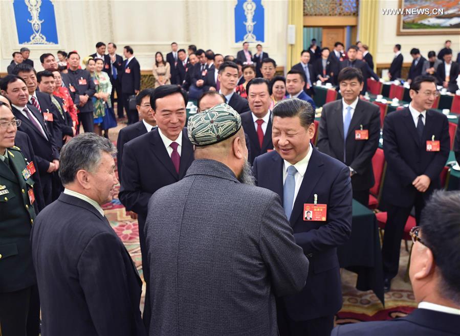 Си Цзиньпин принял участие в панельной дискуссии с депутатами от Синьцзяна