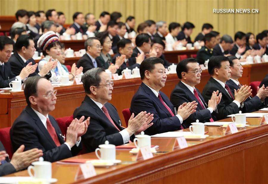 （两会·人大闭幕·XHDW）十二届全国人大五次会议在京闭幕