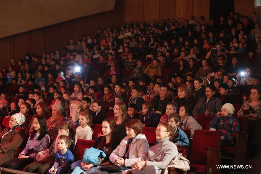 В Кыргызстане прошла премьера нового спектакля-сказки театра ушу "Двойное сияние"