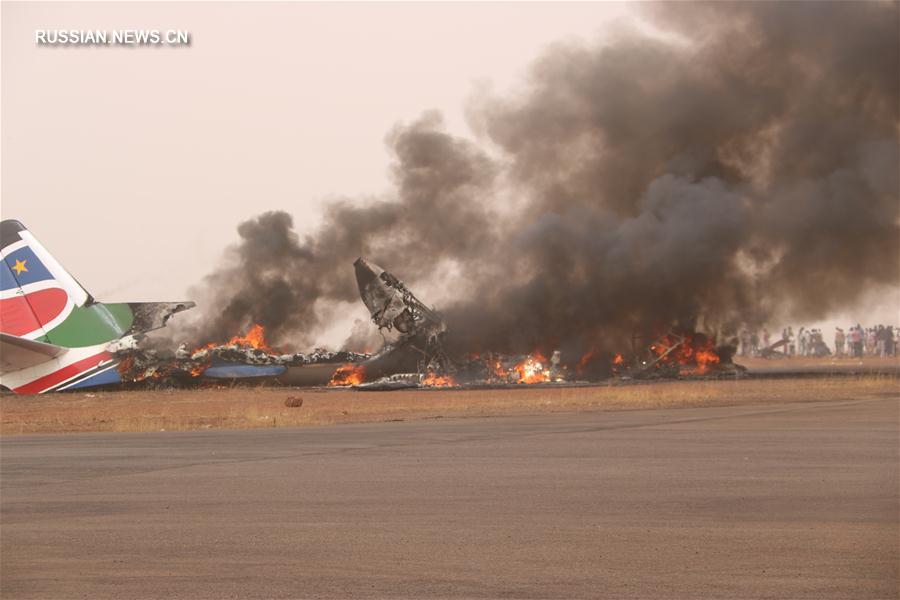 （国际）南苏丹一架小型客机着陆时失事