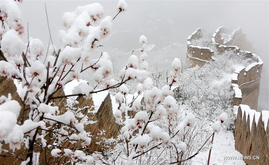 Снег на Великой Китайской стене