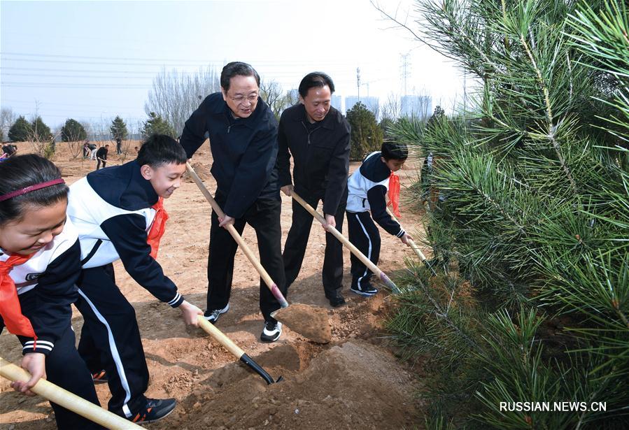 （XHDW）（6）党和国家领导人参加首都义务植树活动