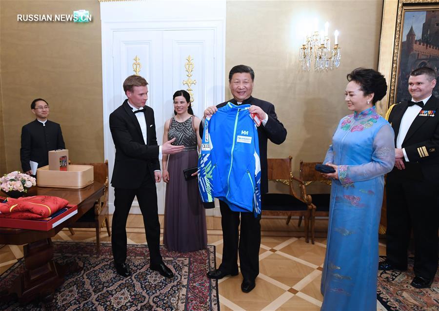 Главы Китая и Финляндии встретились со спортсменами двух стран