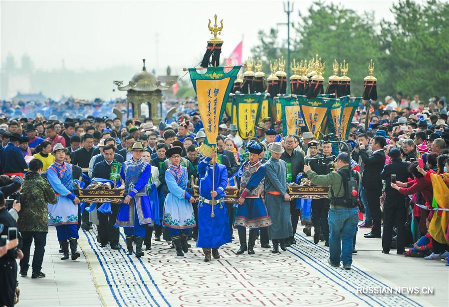 В хошуне Эджен-Хоро прошла церемония весеннего жертвоприношения Чингисхану