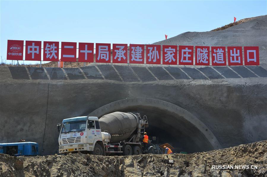 Строительство высокоскоростной железной дороги Пекин -- Чжанцзякоу идет по плану