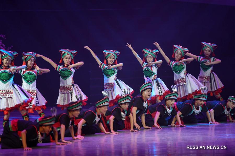 В Пекине состоялась премьера фольклорного спектакля "Чжошуйская баллада"