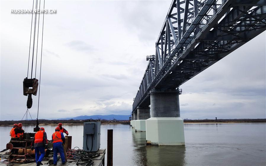 Строительство железнодорожного моста на российско-китайской границе в провинции Хэйлунцзян