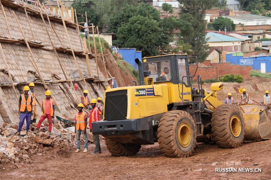 （XHDW）（2）卢旺达官员说中国公司承建项目将满足居民出行需求