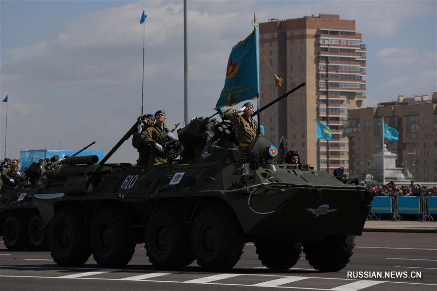 В Астане прошел военный парад в честь 25-летия образования ВС Казахстана