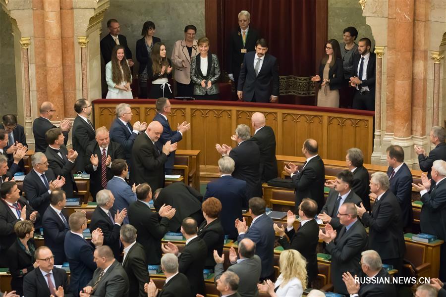 （国际）（3）匈牙利总统阿戴尔宣誓就职