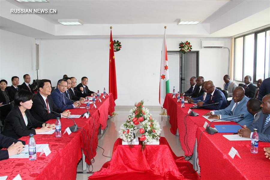 （XHDW）李源潮与布隆迪第一副总统辛迪姆沃和第二副总统布托雷会谈