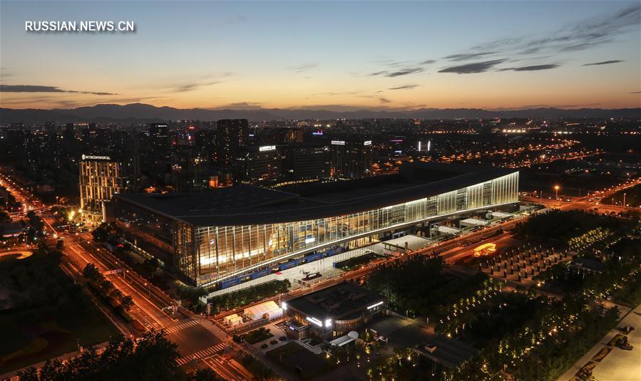 Пекин в ярком свете ночных огней