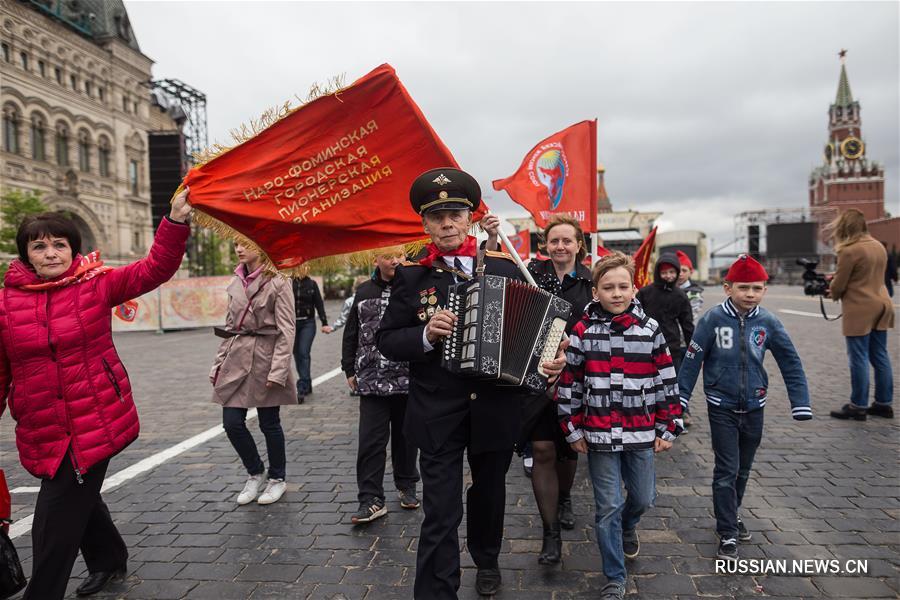 На Красной площади прошла церемония принятия в пионеры