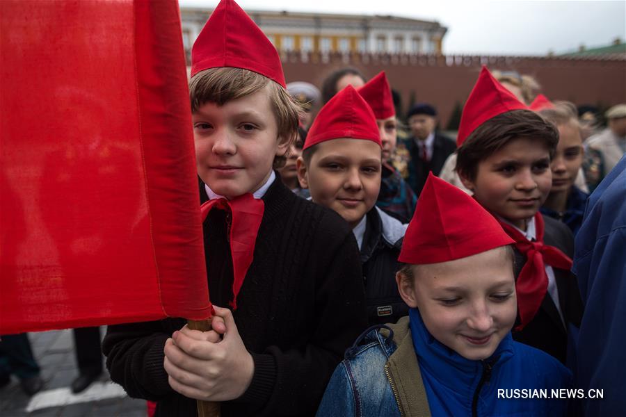 На Красной площади прошла церемония принятия в пионеры