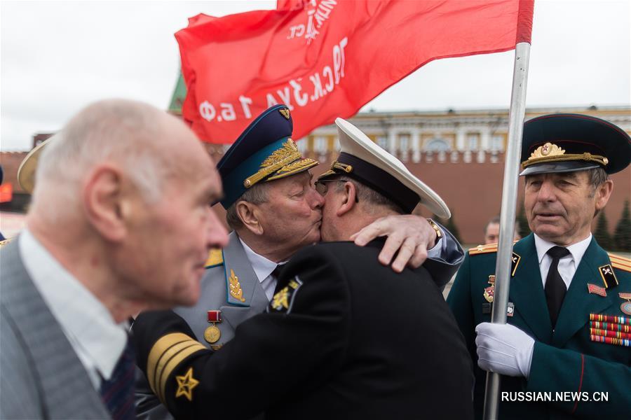 На Красной площади прошла церемония принятия в пионеры