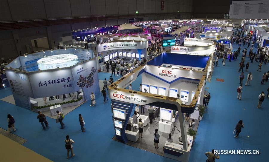 （科技）（2）第八届中国卫星导航技术与应用成果展在沪开幕