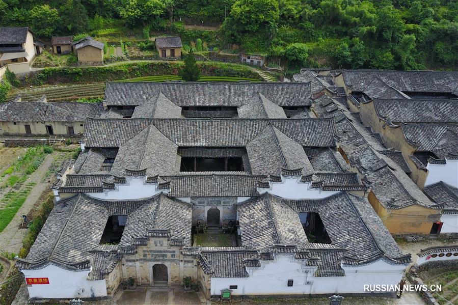 Древняя деревня хакка на востоке Китая с высоты птичьего полета