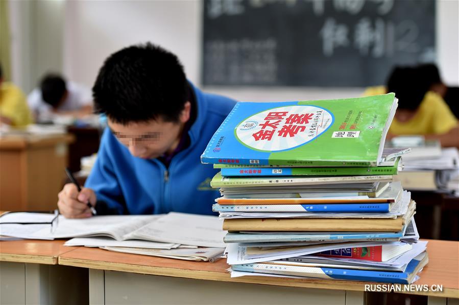 Выпускной в единственной в Китае школе для детей с ВИЧ