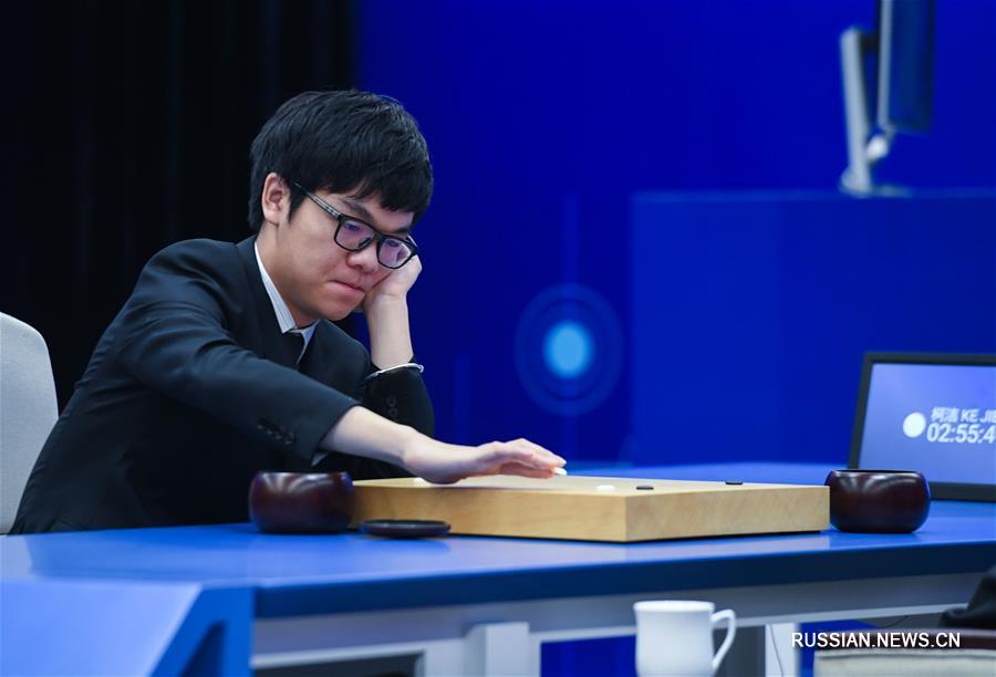 Китайский чемпион мира по игре в го Кэ Цзе проиграл все три партии программе AlphaGo 