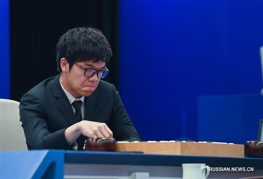 Китайский чемпион мира по игре в го Кэ Цзе проиграл все три партии программе AlphaGo 