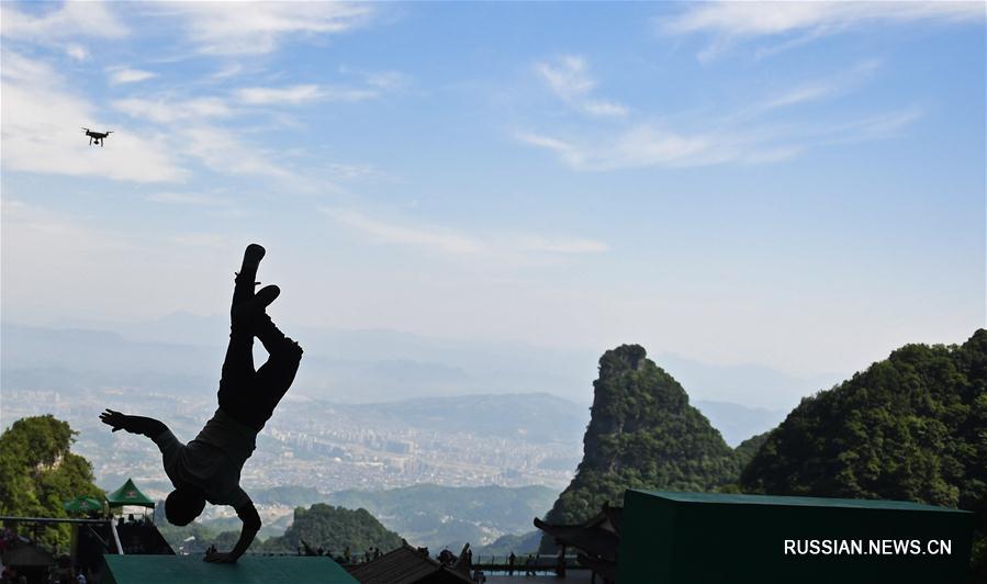 Экстремальный спорт -- Международные соревнования по паркуру в Чжанцзяцзе, дисциплина "акробатика": обзор
