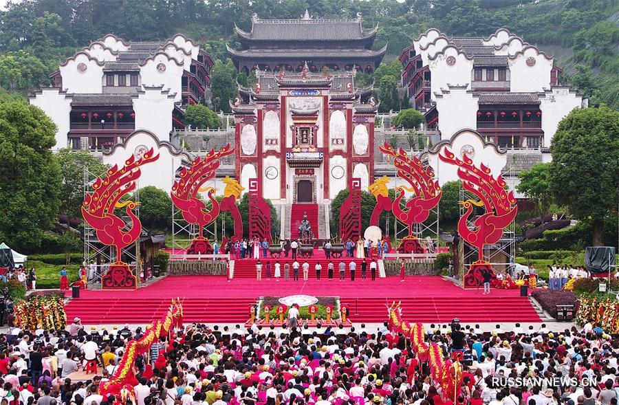 Культурный фестиваль Дуаньу на родине Цюй Юаня