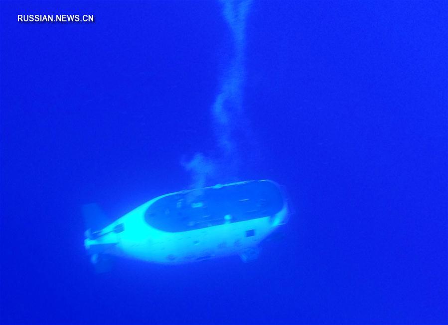（在世界最深处下潜·图文互动）（2）“蛟龙”号进行今年马里亚纳海沟最后一潜 