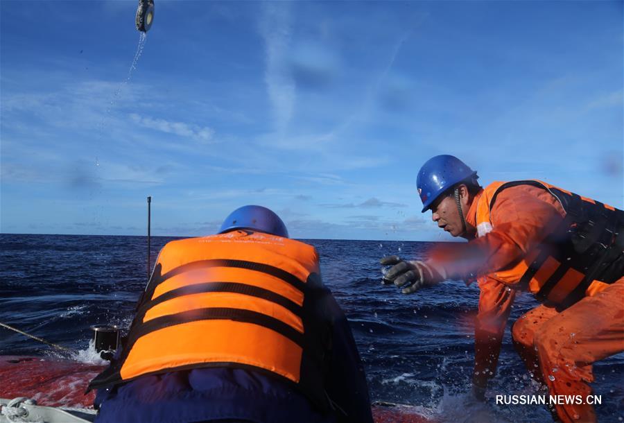 Китайский батискаф "Цзяолун" погрузился на глубину 6681 м в глубоководном желобе  Яп 