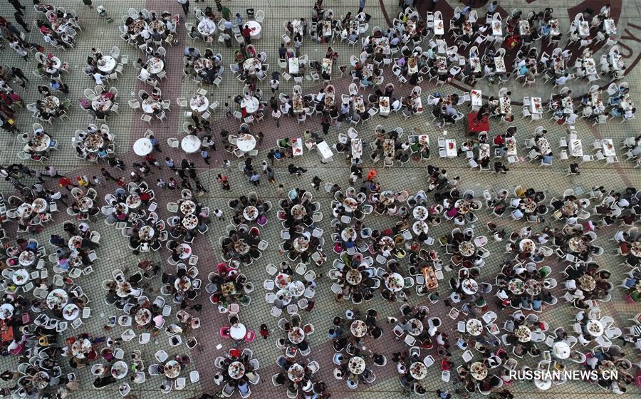 Раковый банкет в уезде Сюйи собрал более 30 тыс человек