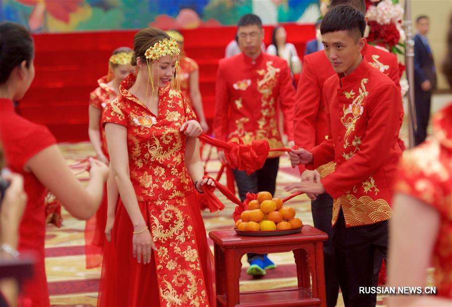 Коллективная свадьба молодых пар с двух берегов Тайваньского пролива