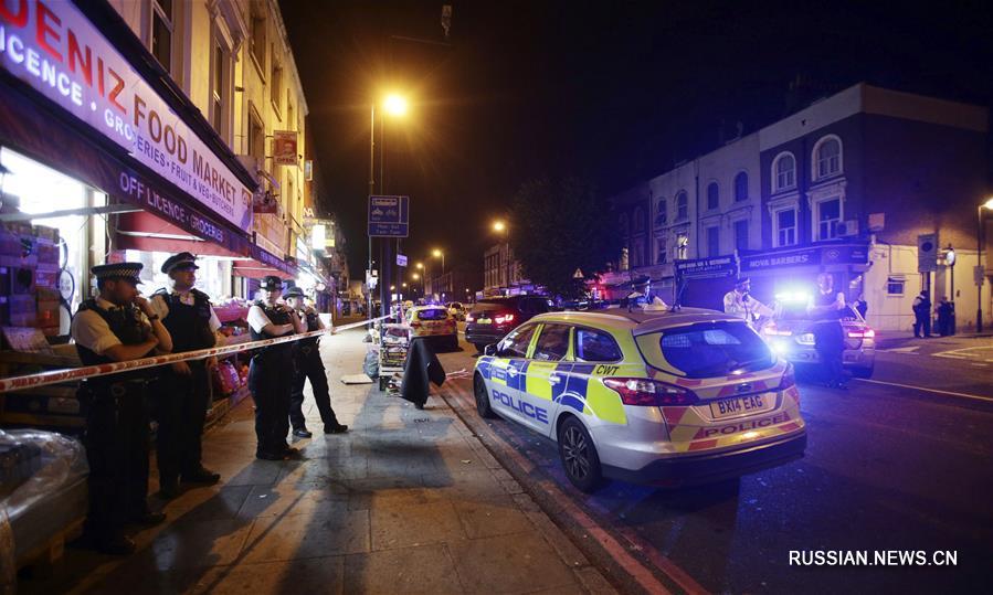 （国际）（1）英国伦敦一辆车冲入人群造成多人受伤 