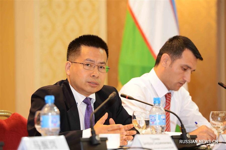 Китайские дипломаты приняли участие во встрече между специалистами по инициативе "Один пояс, один путь" и журналистами в Ташкенте