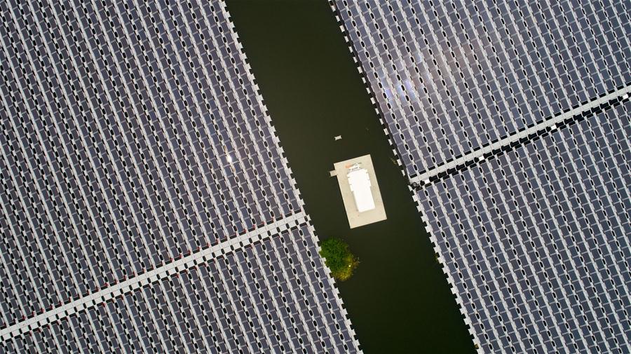 "Отбросы превратились в сокровище" -- В провинции Аньхой открылась "плавающая" солнечная электростанция в зоне промышленного бедствия прошлых лет