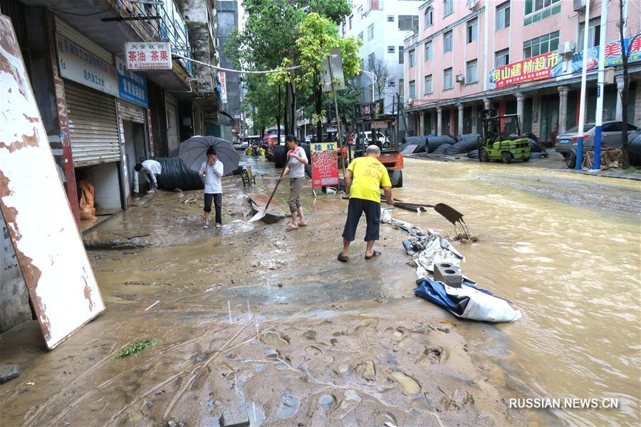 Уезд Фэншань Гуанси-Чжуанского автономного района пострадал от проливных дождей