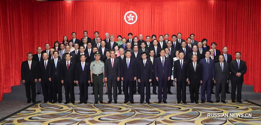 Си Цзиньпин встретился с ответственными лицами исполнительных, законодательных и судебных органов САР Сянган