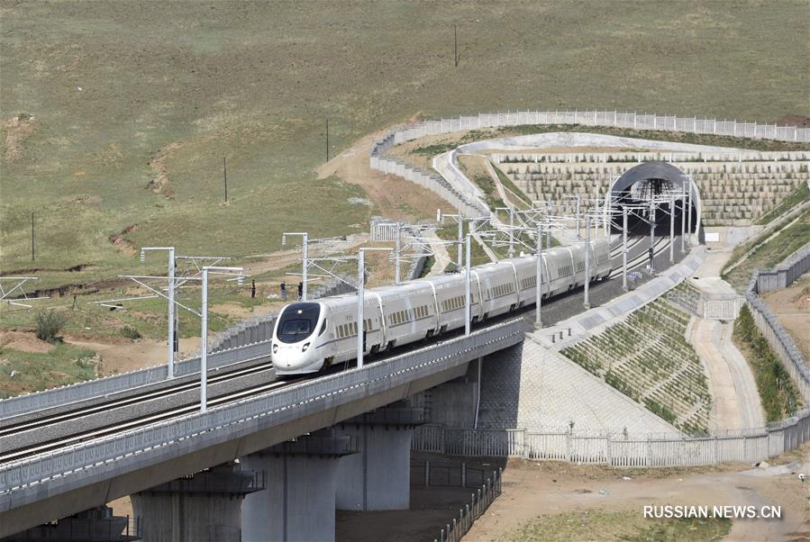 На первой во Внутренней Монголии скоростной железной дороге начались эксплуатационные испытания