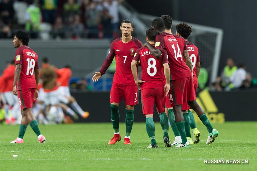 Футбол -- Кубок конфедераций ФИФА: Сборная Чили обыграла команду Португалии