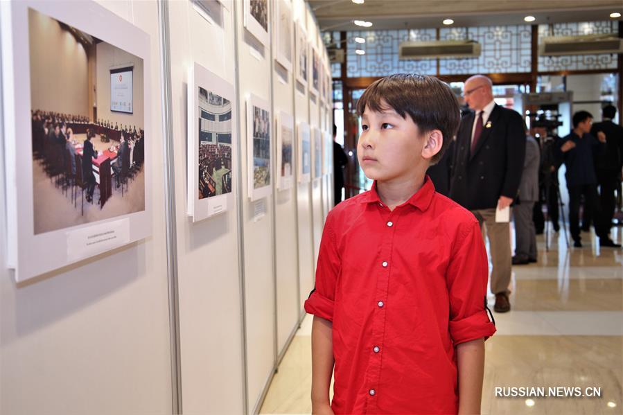 В Астане открылась фотовыставка в честь возвращения Сянгана под суверенитет Китая
