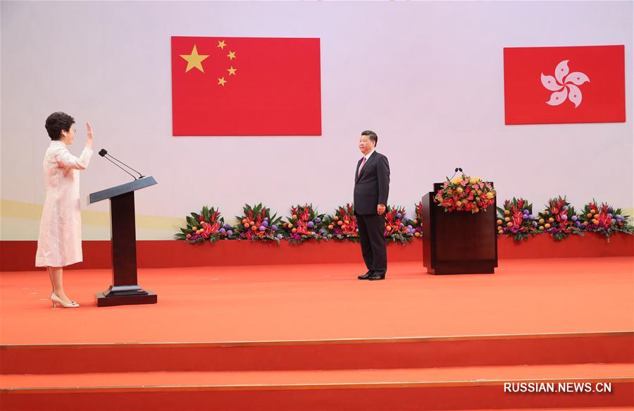 Си Цзиньпин присутствовал на церемонии вступления в должности членов администрации  САР Сянган 5-го созыва