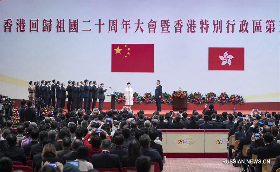 Си Цзиньпин присутствовал на церемонии вступления в должности членов администрации  САР Сянган 5-го созыва